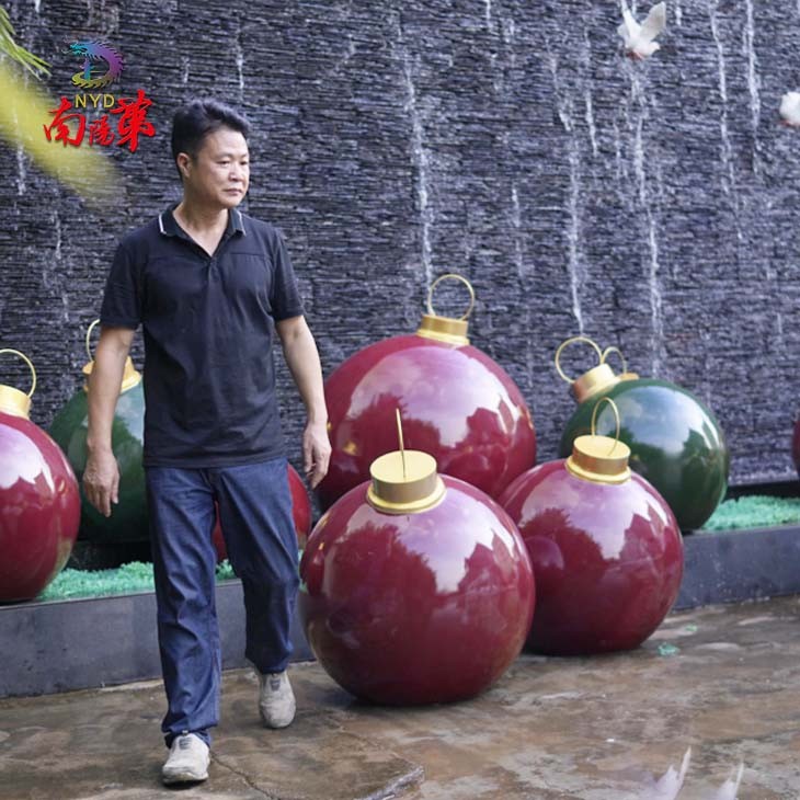 Fiberglass Christmas Balls for Lawn Decorations